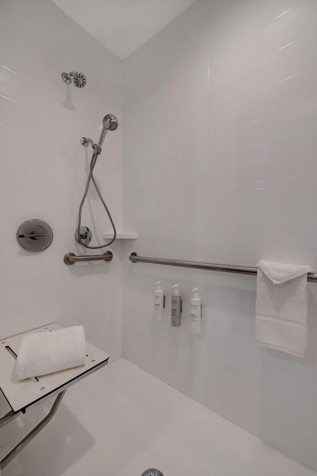 Hotel Hampton & 3*