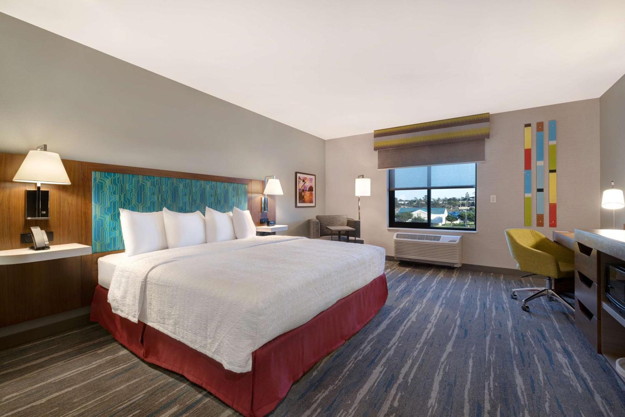 Hampton & Hotel Marina