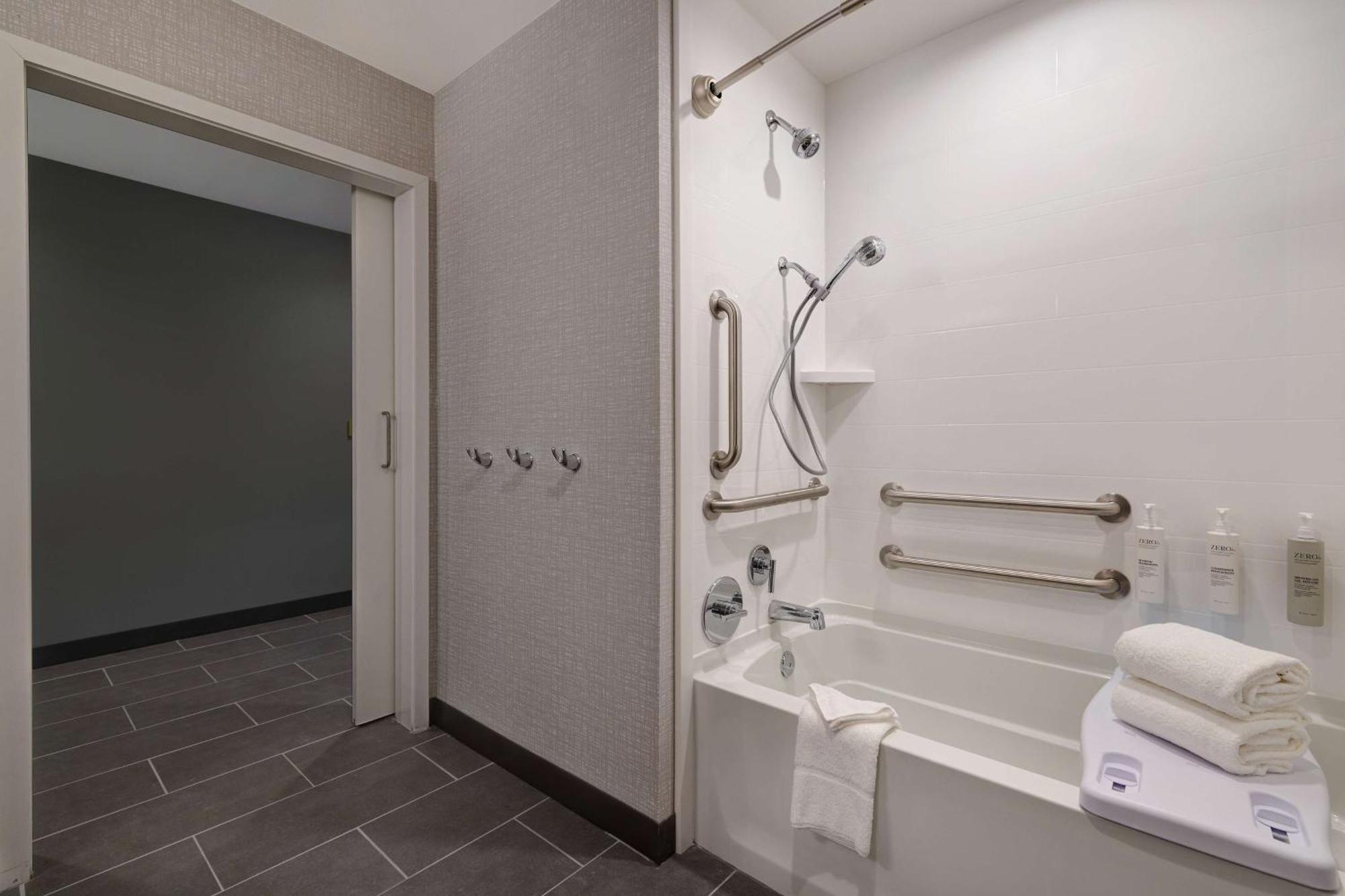 Hotel Hampton & 3*
